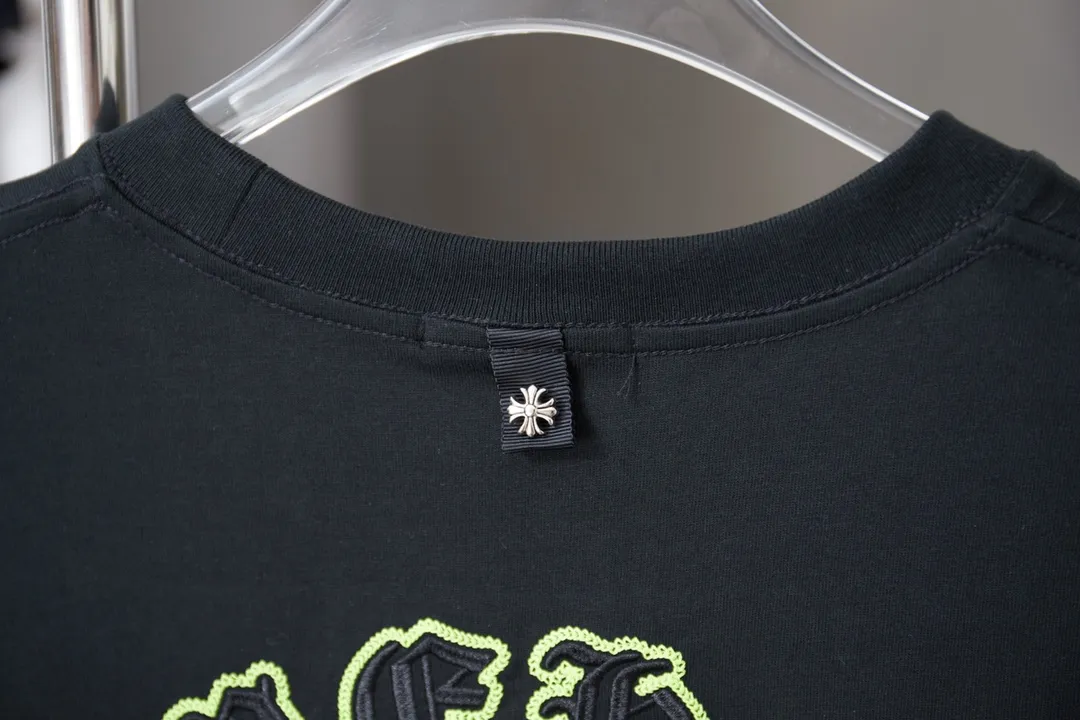 🅿️200 Ch*ome Hearte 25SS Early Spring New Style Embroidered Crow Heart Hardware Short Sleeves Light Luxury Essential Item for Men and Women’s Daily Commuting Correct Version Welcome to Compare Detailed Features · 320g 100% pure cotton double yarn jersey fabric · Custom dyed in the same vat with special bold 32-count double-ply 1X1 thread · Imported Tajima machine hollow embroidery ➕ Tatami embroidered Croix heart letters ➕ Patch embroidered cross · Manual hand-stitched hardware accessories · Double-needle sewing and cross-stitching process · Original main mark, washed tag, branded moisture-proof paper packaging Color: black/white Size: S/M/L/XL